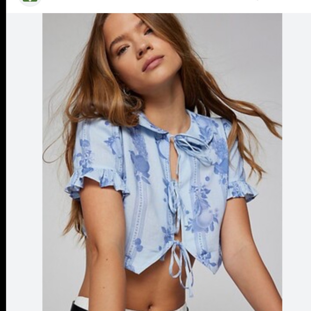 NWOT UO Kimchi Blue Saturday tie-front cropped top XS
